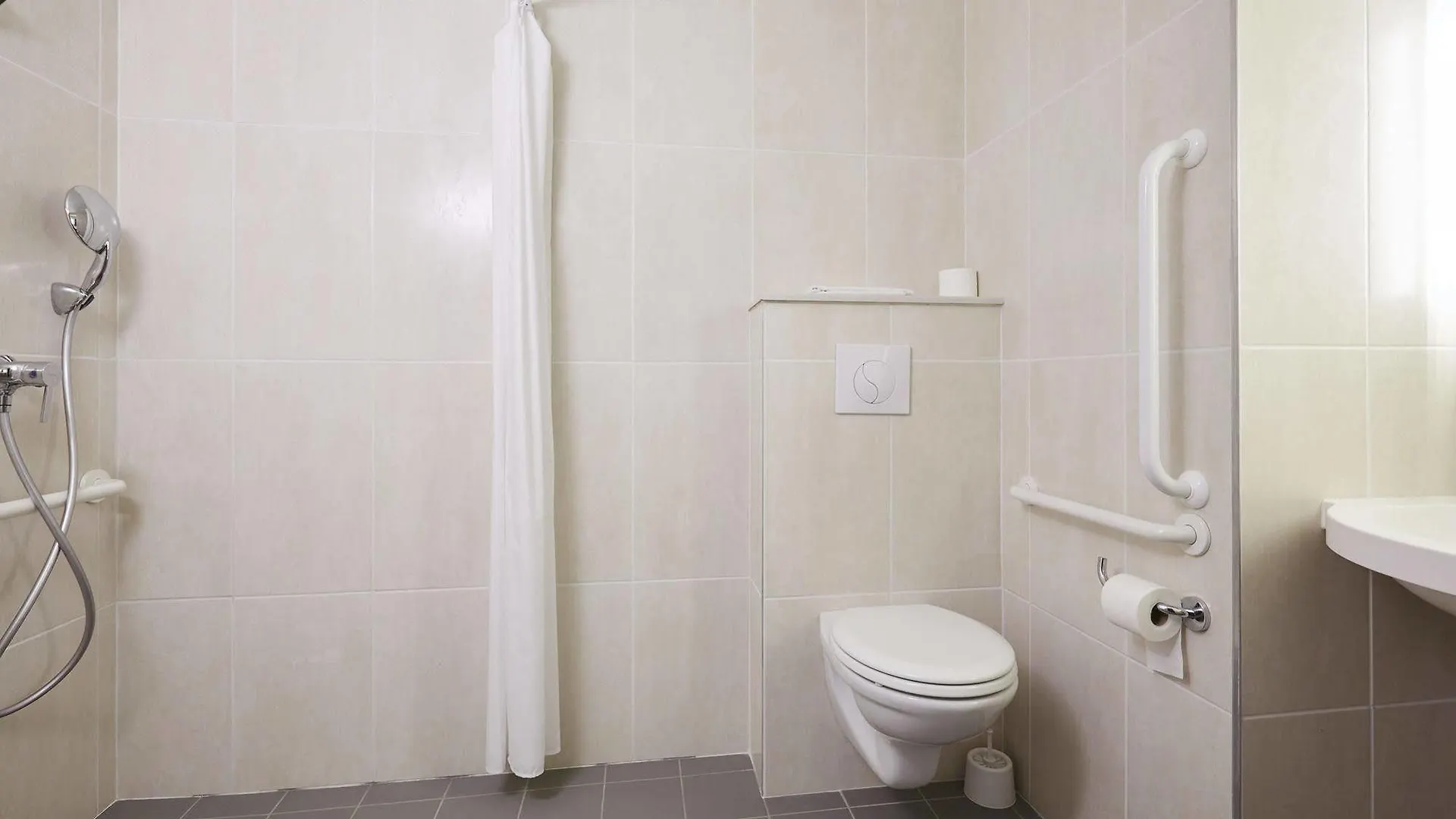 **  B&B Hotel Lyon Sud Etats-Unis Venissieux France